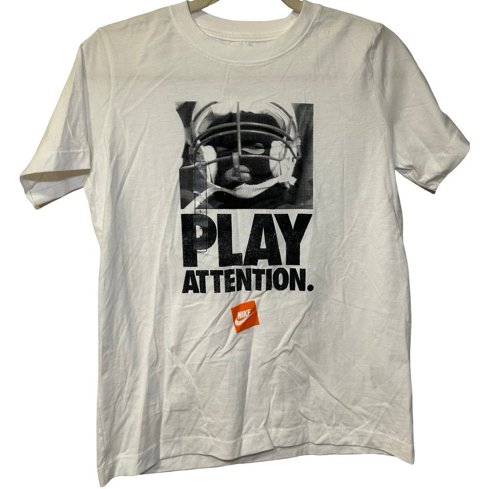 Nike Play Attention Graphic Regular Fit T-Shirt White Sz Large
